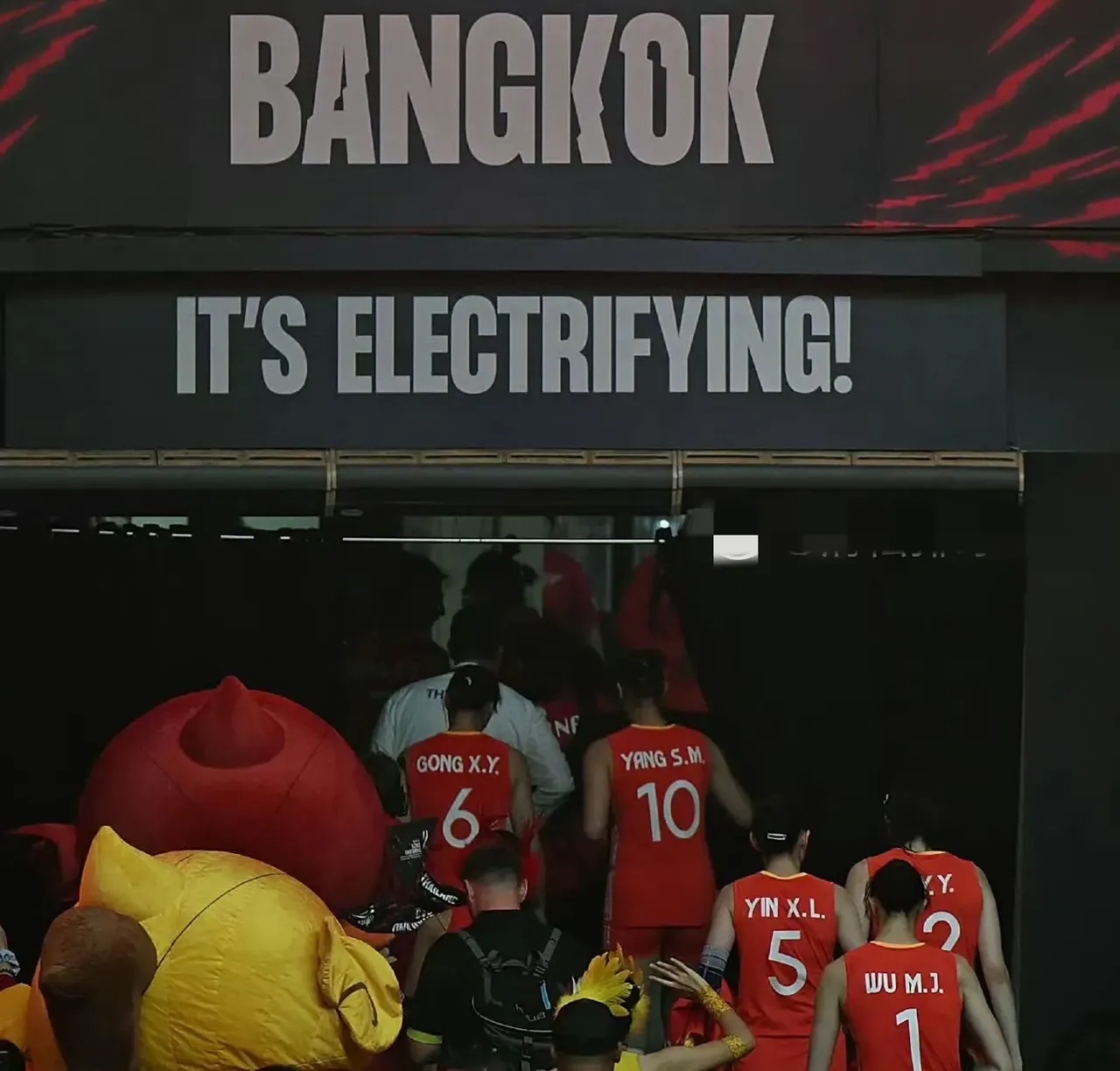 包含英超倒计时；瓦伦西亚关键时刻完成体检；细节引发关注；更衣室稳定；资深球员宣示担当的词条