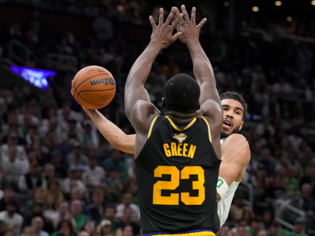 转会期犹他爵士调整名单以备NBA总决赛，外线爆发环节打磨，震撼外界，临场指挥获称赞的简单介绍